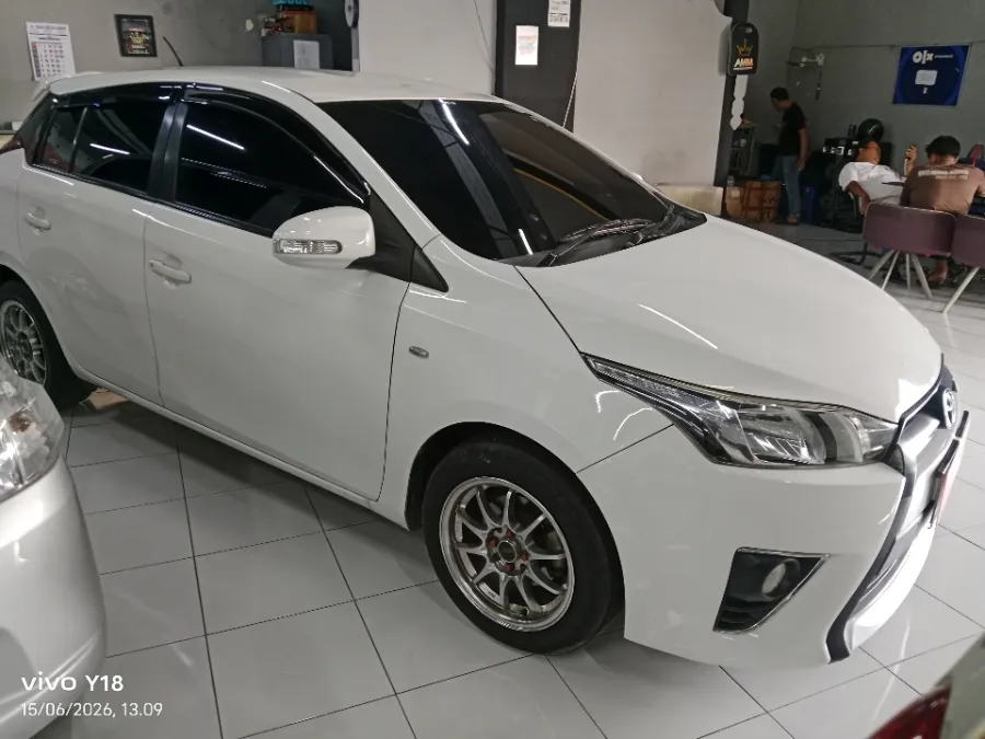Foto Mobil Bekas Kanan Depan Toyota Yaris 1.5 TRD Sportivo tahun 2016