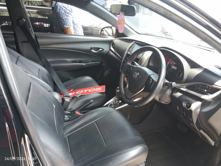 Foto Mobil Bekas Kabin Depan Toyota Yaris 1.5 TRD Sportivo tahun 2018