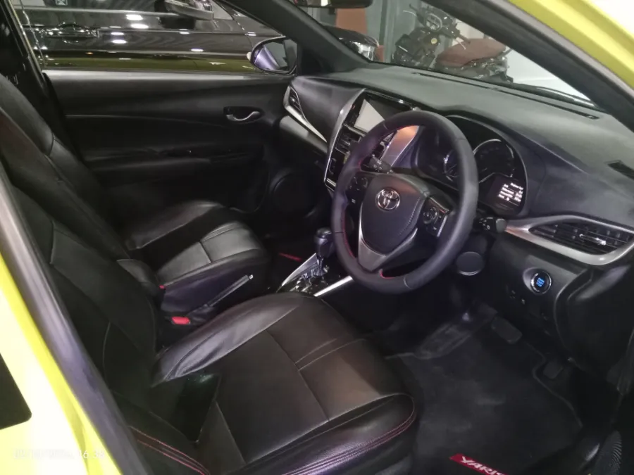 Foto Mobil Bekas Kabin Depan Toyota Yaris 1.5 TRD Sportivo tahun 2019