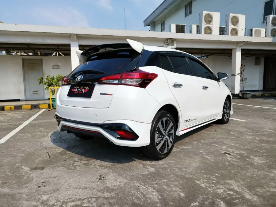 Foto Mobil Bekas Kiri Belakang Toyota Yaris 1.5 TRD Sportivo tahun 2021