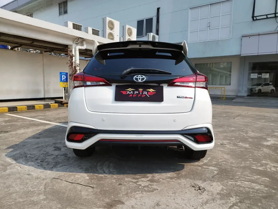 Foto Mobil Bekas Tampak Belakang Toyota Yaris 1.5 TRD Sportivo tahun 2021