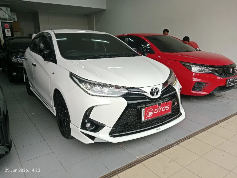 Foto Mobil Bekas Kanan Depan Toyota Yaris 1.5 TRD Sportivo tahun 2022
