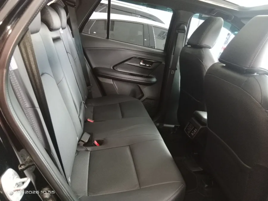 Foto Mobil Bekas Kabin Belakang Toyota Yaris Cross 1.5 G tahun 2023