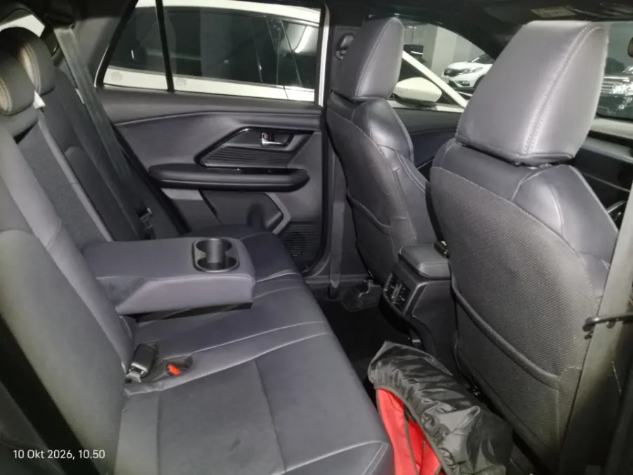 Foto Mobil Bekas Kabin Belakang Toyota Yaris Cross 1.5 G tahun 2023