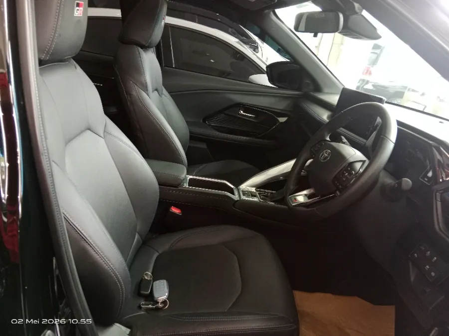 Foto Mobil Bekas Kabin Depan Toyota Yaris Cross 1.5 G tahun 2023