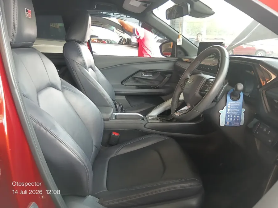 Foto Mobil Bekas Kabin Depan Toyota Yaris Cross 1.5 S tahun 2023