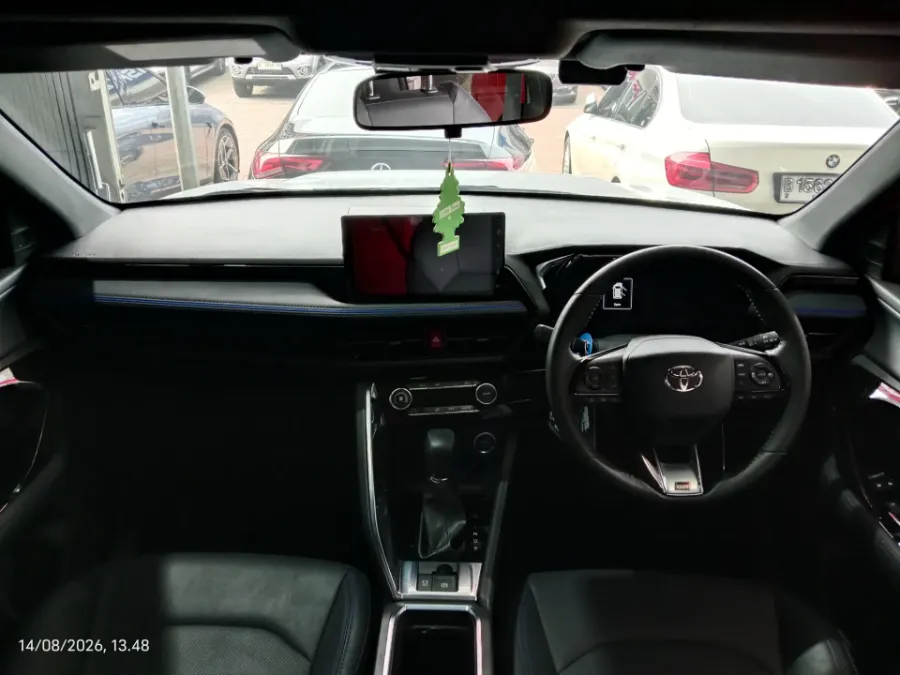 Foto Mobil Bekas Dashboard Toyota Yaris Cross 1.5 S HV tahun 2023