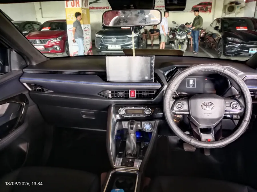 Foto Mobil Bekas Dashboard Toyota Yaris Cross 1.5 S HV tahun 2023