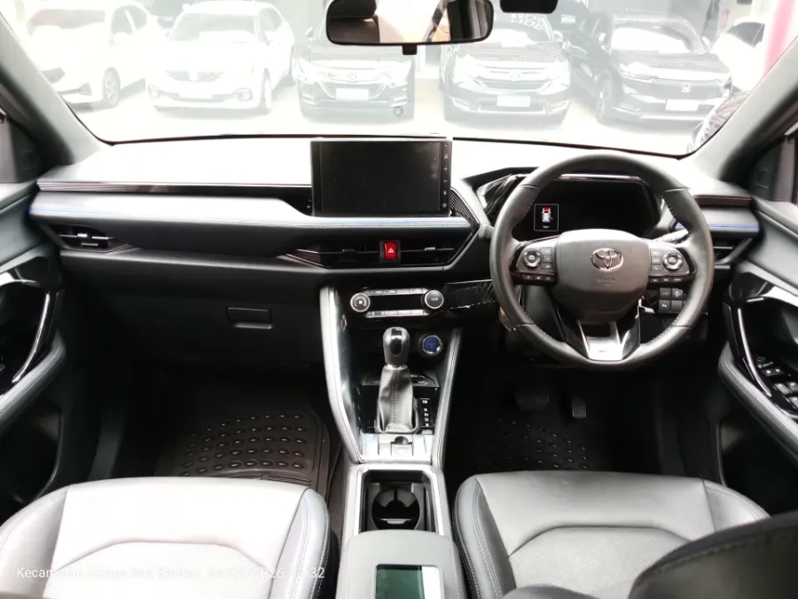 Foto Mobil Bekas Dashboard Toyota Yaris Cross 1.5 S HV tahun 2023
