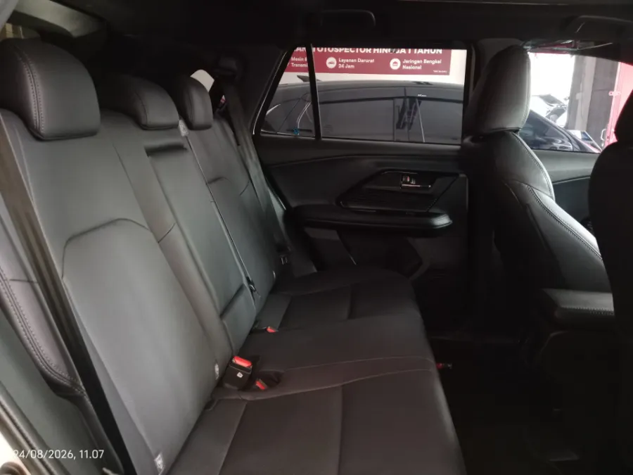 Foto Mobil Bekas Kabin Belakang Toyota Yaris Cross 1.5 S HV tahun 2023