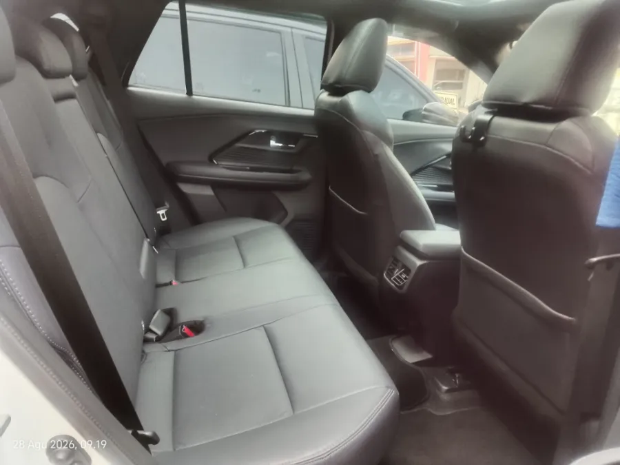 Foto Mobil Bekas Kabin Belakang Toyota Yaris Cross 1.5 S HV tahun 2023