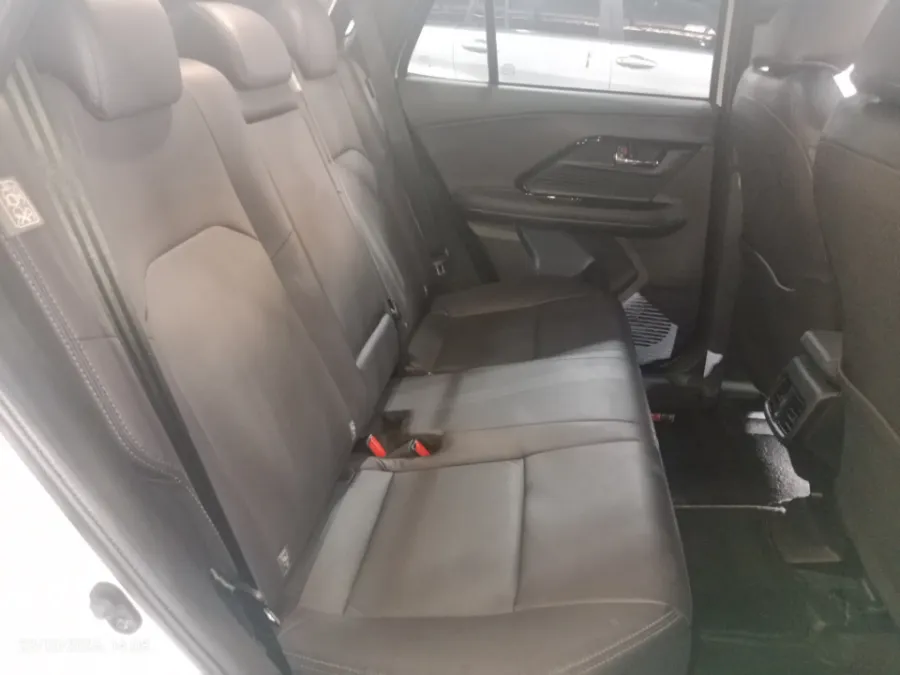 Foto Mobil Bekas Kabin Belakang Toyota Yaris Cross 1.5 S HV tahun 2023