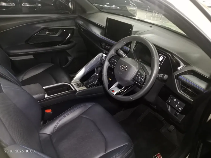Foto Mobil Bekas Kabin Depan Toyota Yaris Cross 1.5 S HV tahun 2023