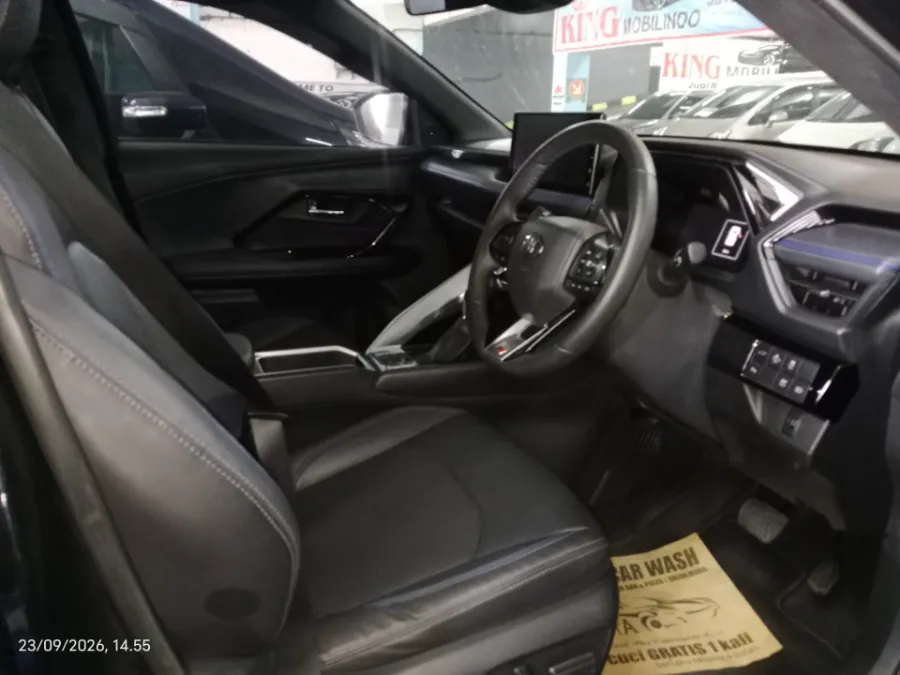 Foto Mobil Bekas Kabin Depan Toyota Yaris Cross 1.5 S HV tahun 2023