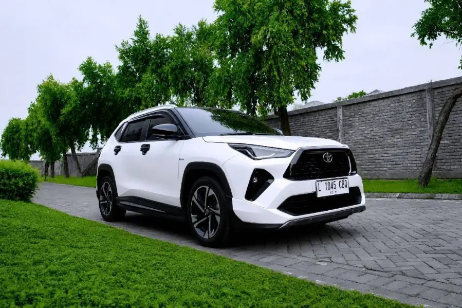 Foto Mobil Bekas Kanan Depan Toyota Yaris Cross 1.5 S HV tahun 2023