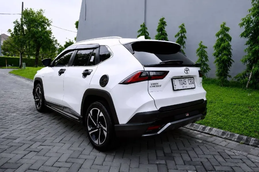 Foto Mobil Bekas Kiri Belakang Toyota Yaris Cross 1.5 S HV tahun 2023