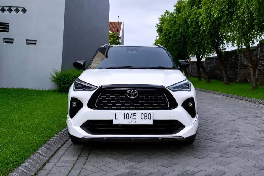 Foto Mobil Bekas Tampak Depan Toyota Yaris Cross 1.5 S HV tahun 2023