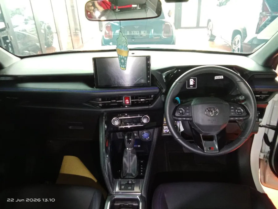 Foto Mobil Bekas Dashboard Toyota Yaris Cross 1.5 S HV tahun 2024