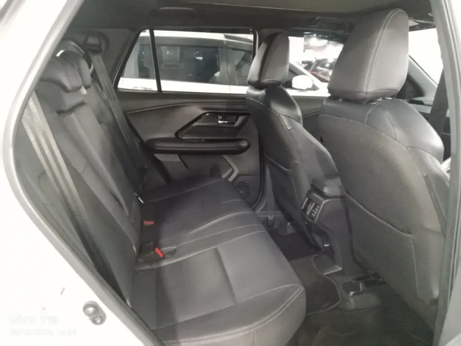 Foto Mobil Bekas Kabin Belakang Toyota Yaris Cross 1.5 S HV tahun 2024