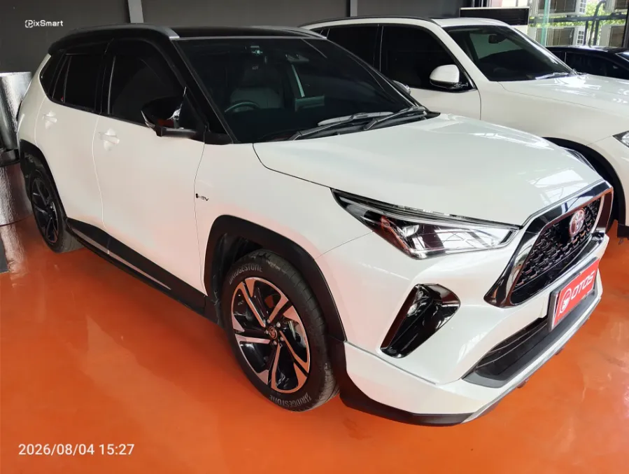 Foto Mobil Bekas Kanan Depan Toyota Yaris Cross 1.5 S HV tahun 2024