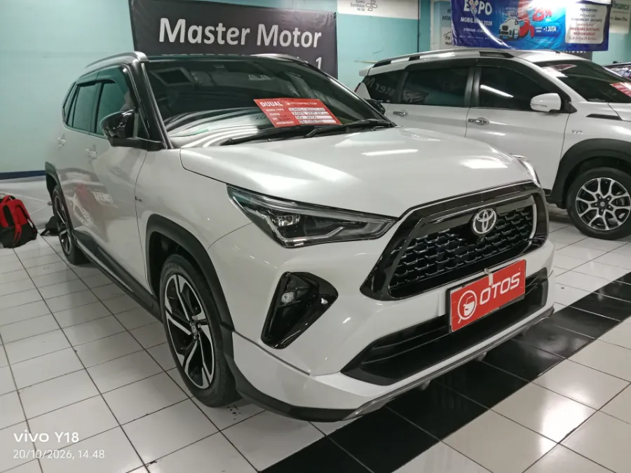 Foto Mobil Bekas Kanan Depan Toyota Yaris Cross 1.5 S HV tahun 2024