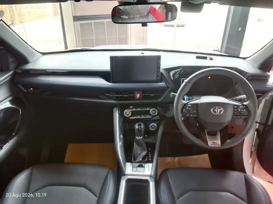 Foto Mobil Bekas Dashboard Toyota Yaris Cross 1.5 S HV Gr tahun 2023