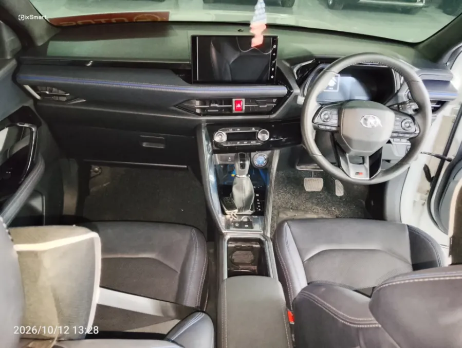 Foto Mobil Bekas Dashboard Toyota Yaris Cross 1.5 S HV Gr tahun 2023
