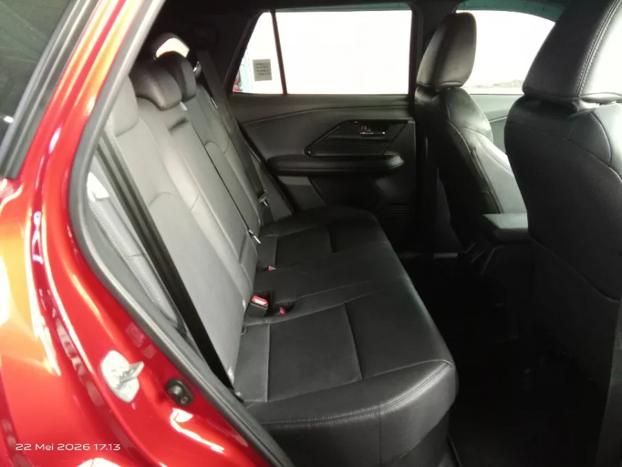 Foto Mobil Bekas Kabin Belakang Toyota Yaris Cross 1.5 S HV Gr tahun 2023