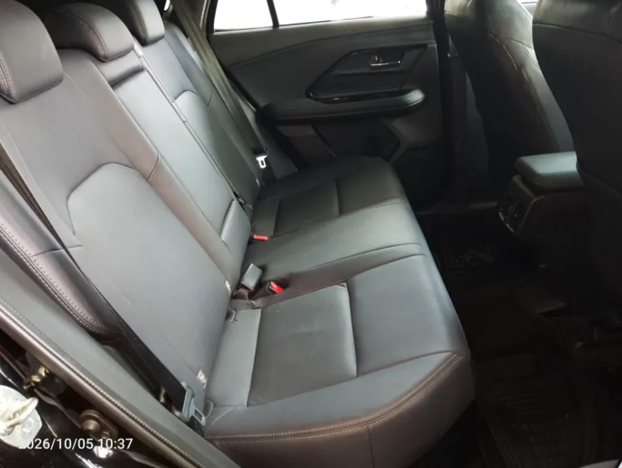 Foto Mobil Bekas Kabin Belakang Toyota Yaris Cross 1.5 S HV Gr tahun 2023