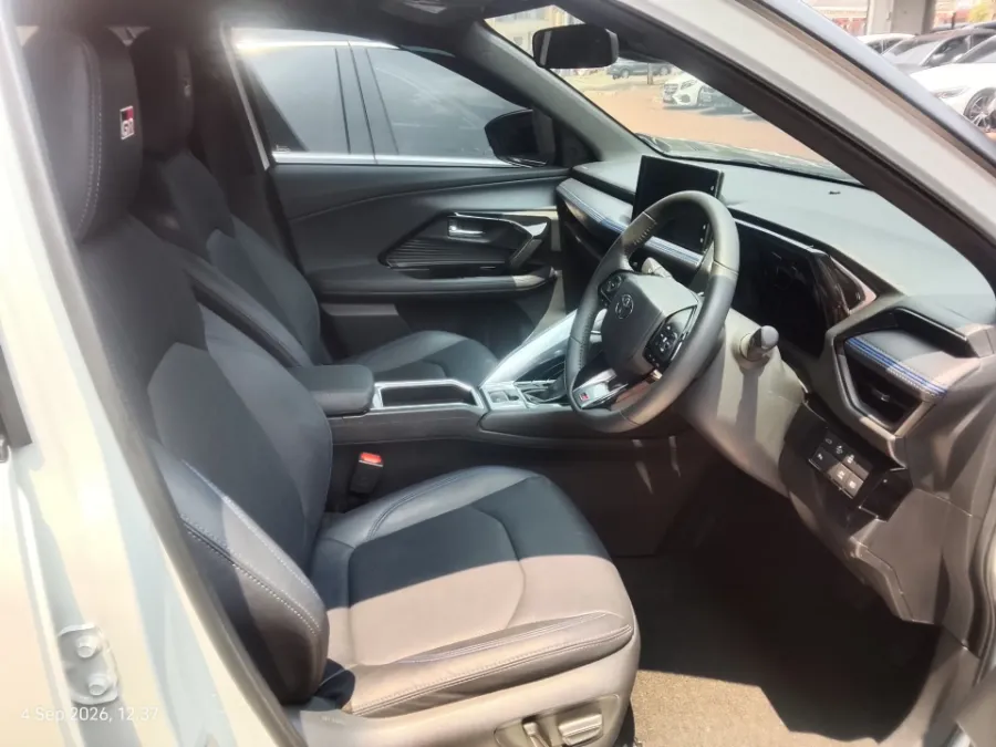 Foto Mobil Bekas Kabin Depan Toyota Yaris Cross 1.5 S HV Gr tahun 2023
