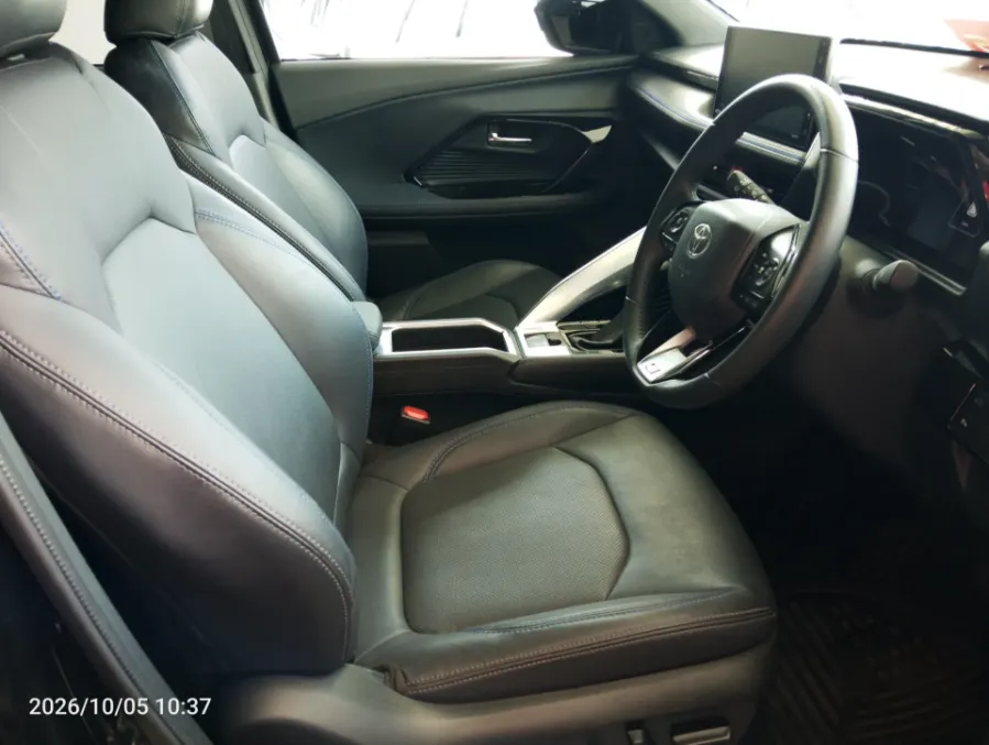 Foto Mobil Bekas Kabin Depan Toyota Yaris Cross 1.5 S HV Gr tahun 2023
