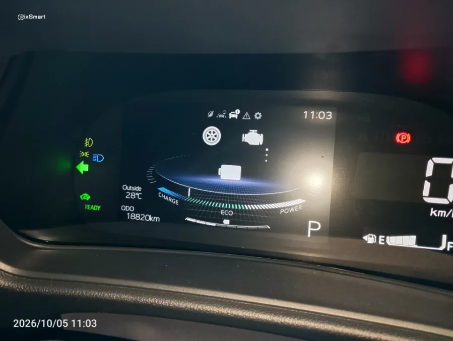 Foto Mobil Bekas Odometer Toyota Yaris Cross 1.5 S HV Gr tahun 2023