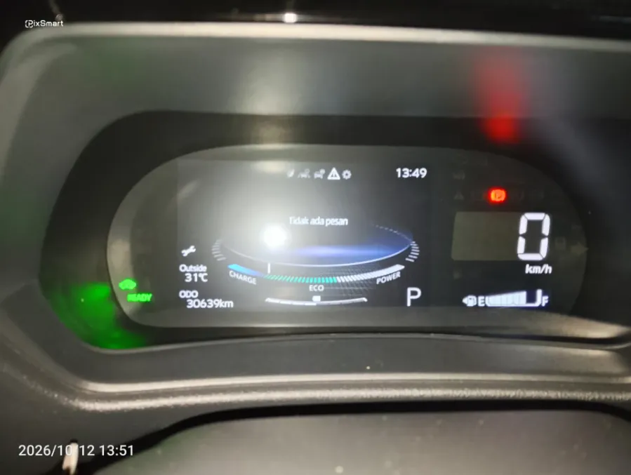 Foto Mobil Bekas Odometer Toyota Yaris Cross 1.5 S HV Gr tahun 2023