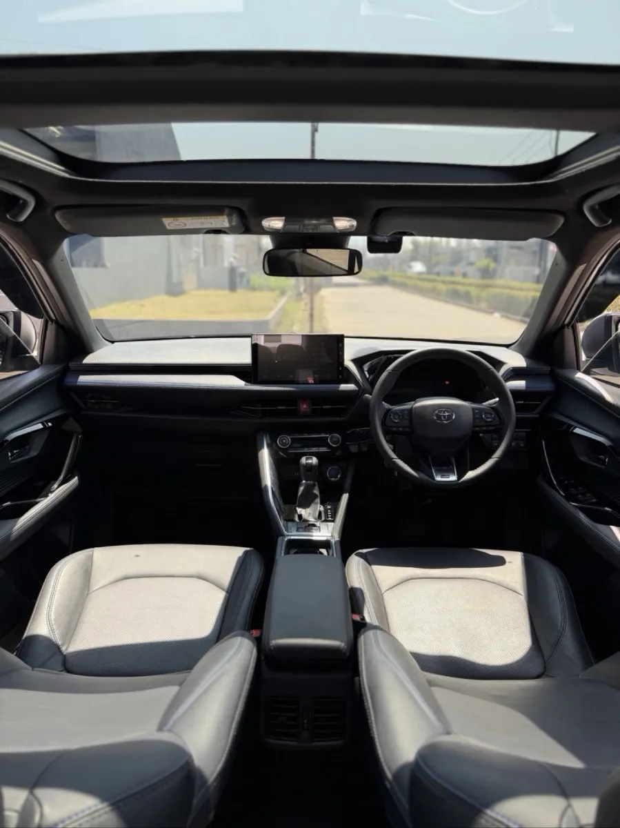 Foto Mobil Bekas Dashboard Toyota Yaris Cross 1.5 S HV Gr tahun 2024