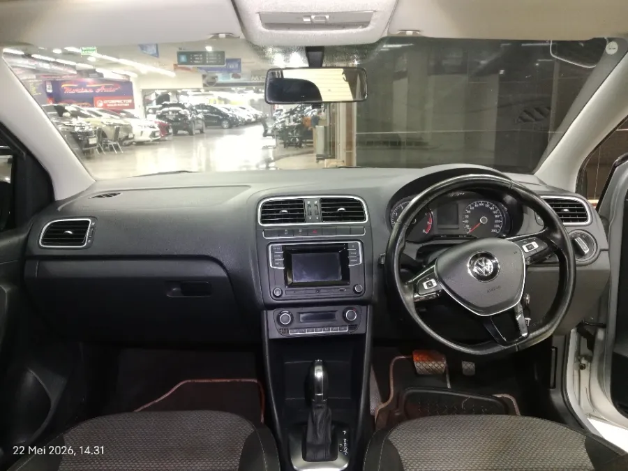 Foto Mobil Bekas Dashboard Volkswagen Polo 1.2 TSI tahun 2017