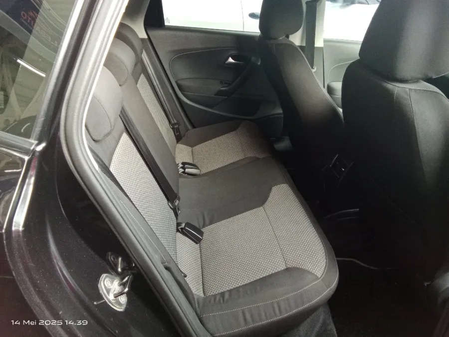 Foto Mobil Bekas Kabin Belakang Volkswagen Polo 1.2 TSI tahun 2017
