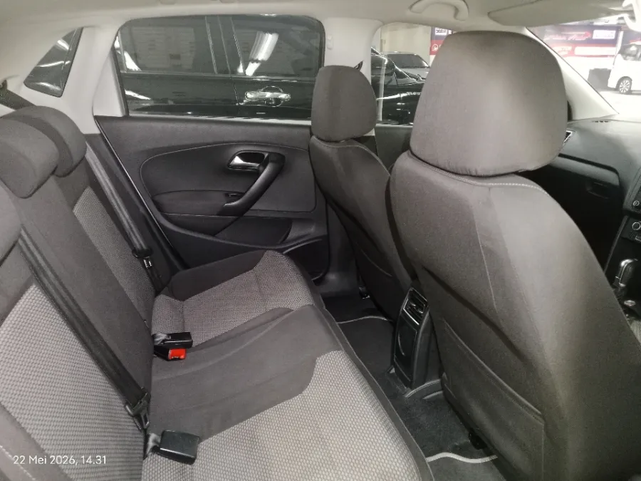 Foto Mobil Bekas Kabin Belakang Volkswagen Polo 1.2 TSI tahun 2017