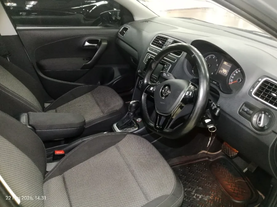 Foto Mobil Bekas Kabin Depan Volkswagen Polo 1.2 TSI tahun 2017