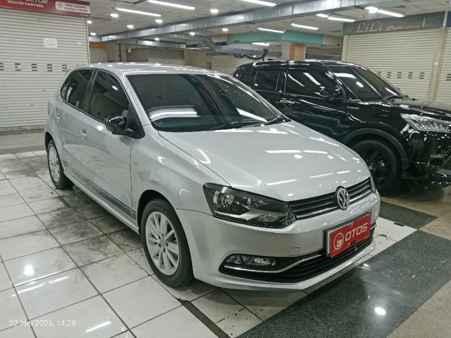 Foto Mobil Bekas Kanan Depan Volkswagen Polo 1.2 TSI tahun 2017