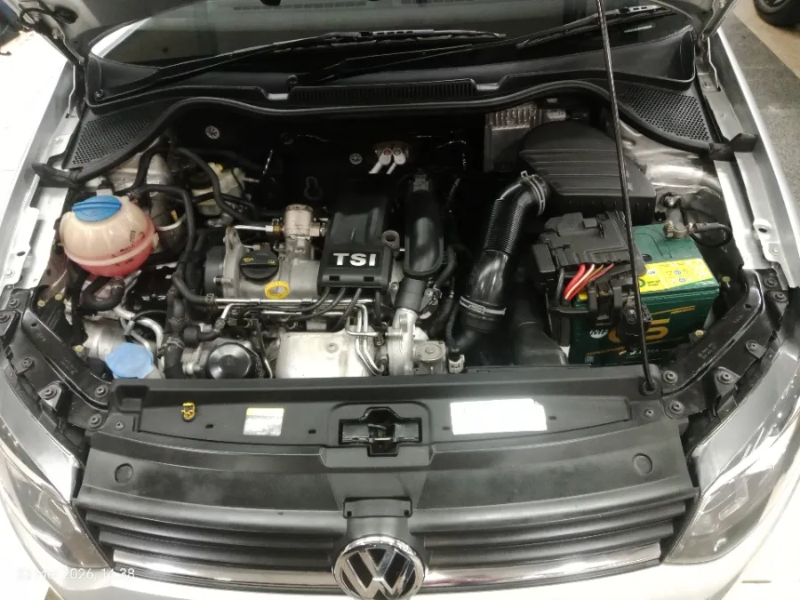 Foto Mobil Bekas Mesin Volkswagen Polo 1.2 TSI tahun 2017