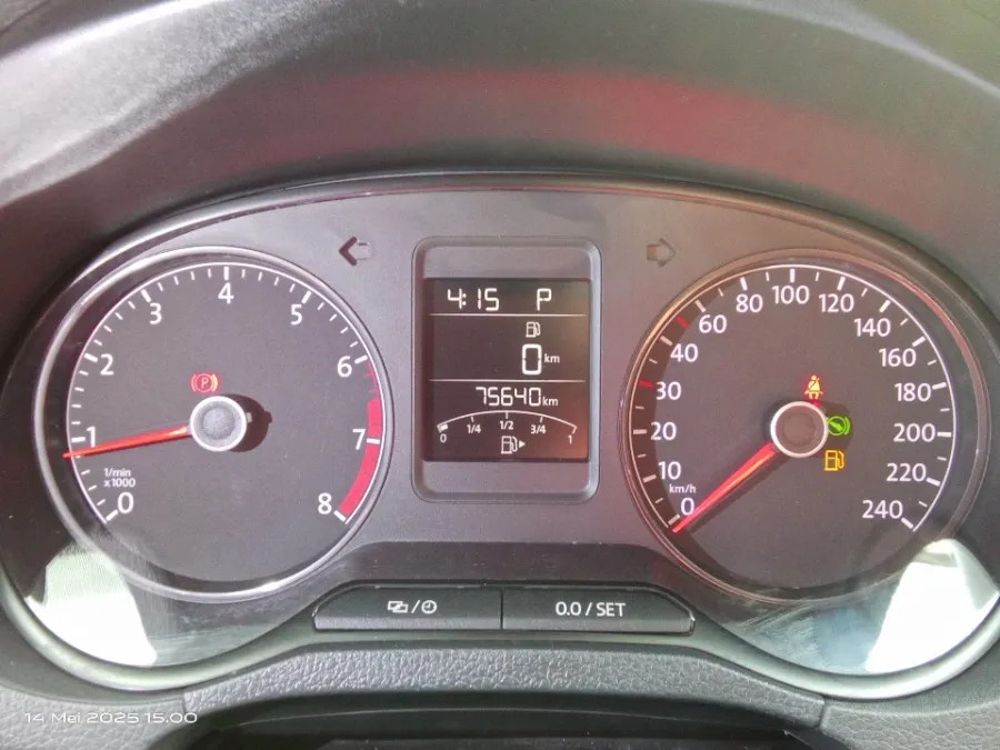 Foto Mobil Bekas Odometer Volkswagen Polo 1.2 TSI tahun 2017