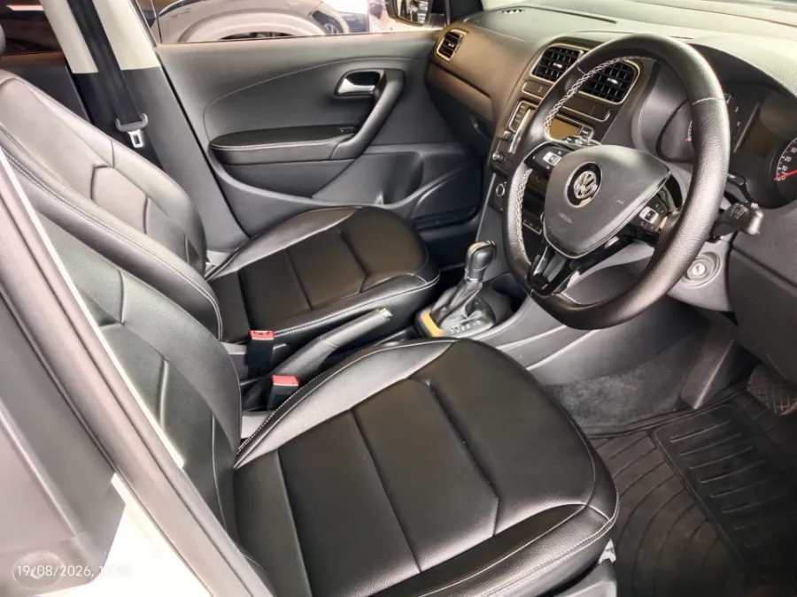 Foto Mobil Bekas Kabin Depan Volkswagen Polo 1.2 TSI tahun 2019