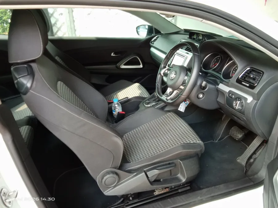 Foto Mobil Bekas Kabin Depan Volkswagen Scirocco 1.4 tahun 2018