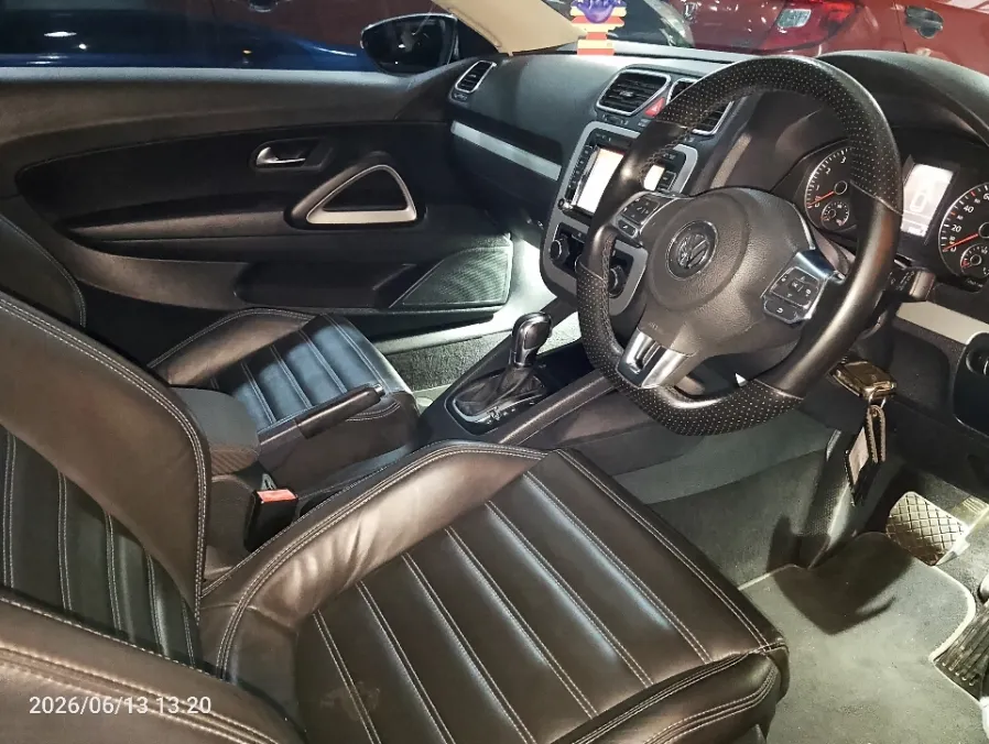 Foto Mobil Bekas Kabin Depan Volkswagen Scirocco 1.4 TSI tahun 2014