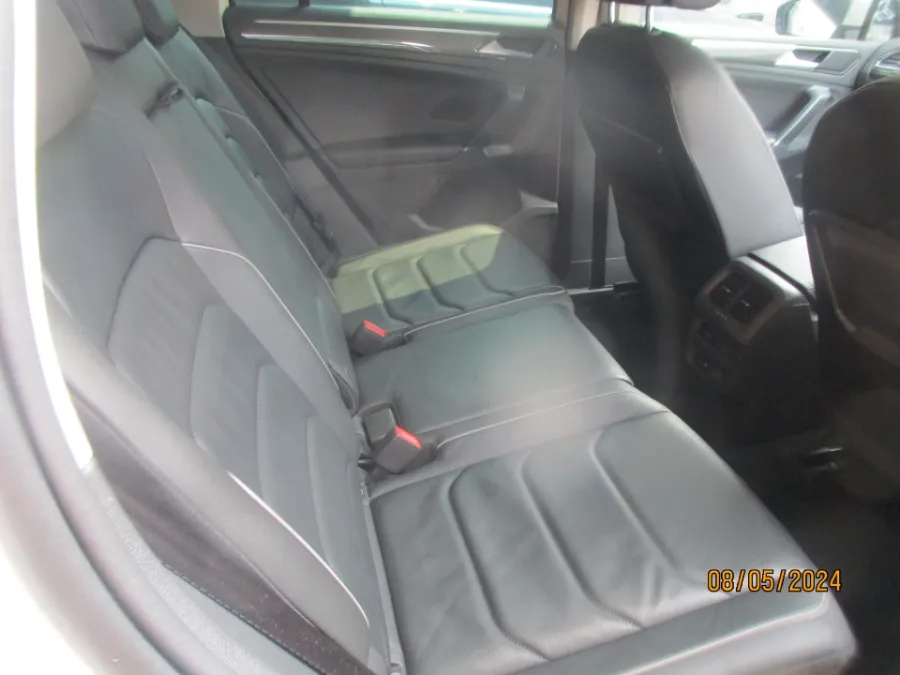 Foto Mobil Bekas Kabin Belakang Volkswagen Tiguan 1.4 TSI tahun 2018