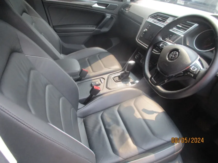 Foto Mobil Bekas Kabin Depan Volkswagen Tiguan 1.4 TSI tahun 2018