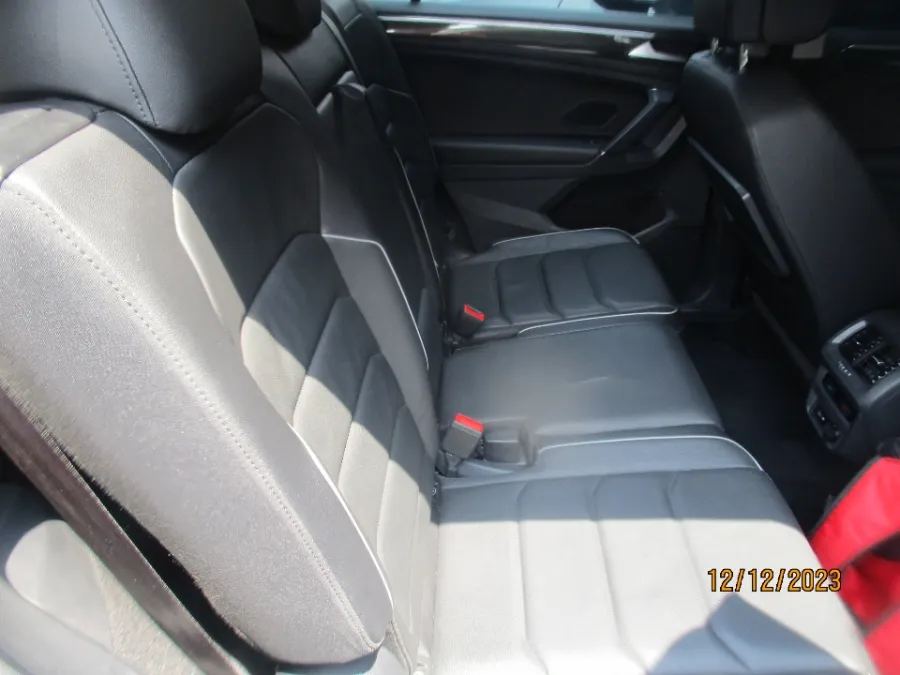 Foto Mobil Bekas Kabin Belakang Volkswagen Tiguan 1.4 TSI tahun 2021