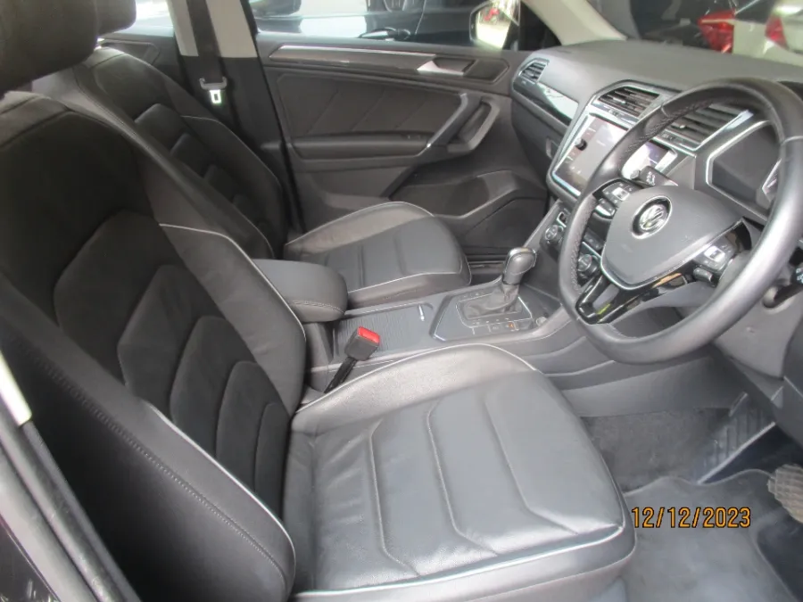 Foto Mobil Bekas Kabin Depan Volkswagen Tiguan 1.4 TSI tahun 2021