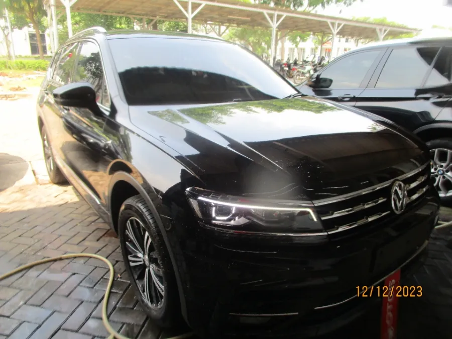 Foto Mobil Bekas Kanan Depan Volkswagen Tiguan 1.4 TSI tahun 2021