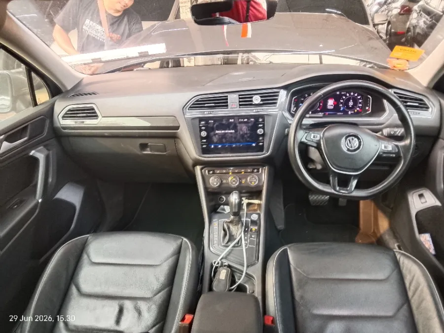 Foto Mobil Bekas Dashboard Volkswagen Tiguan 1.4 TSI Allspace tahun 2020
